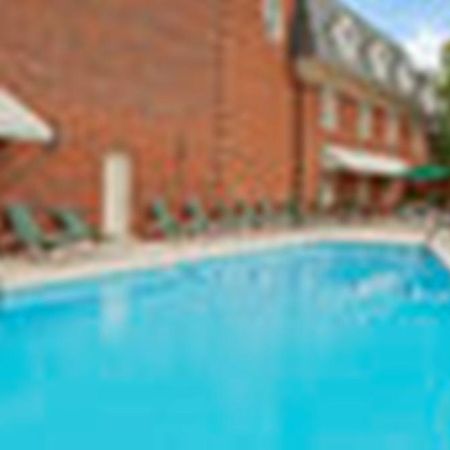 Отель Williamsburg Hospitality House Экстерьер фото