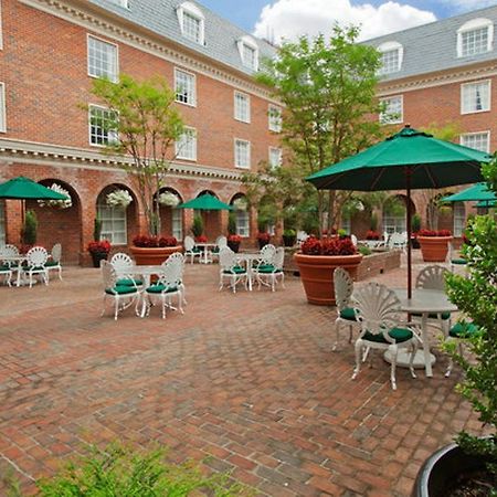 Отель Williamsburg Hospitality House Экстерьер фото