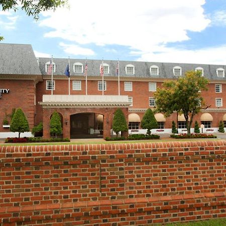 Отель Williamsburg Hospitality House Экстерьер фото
