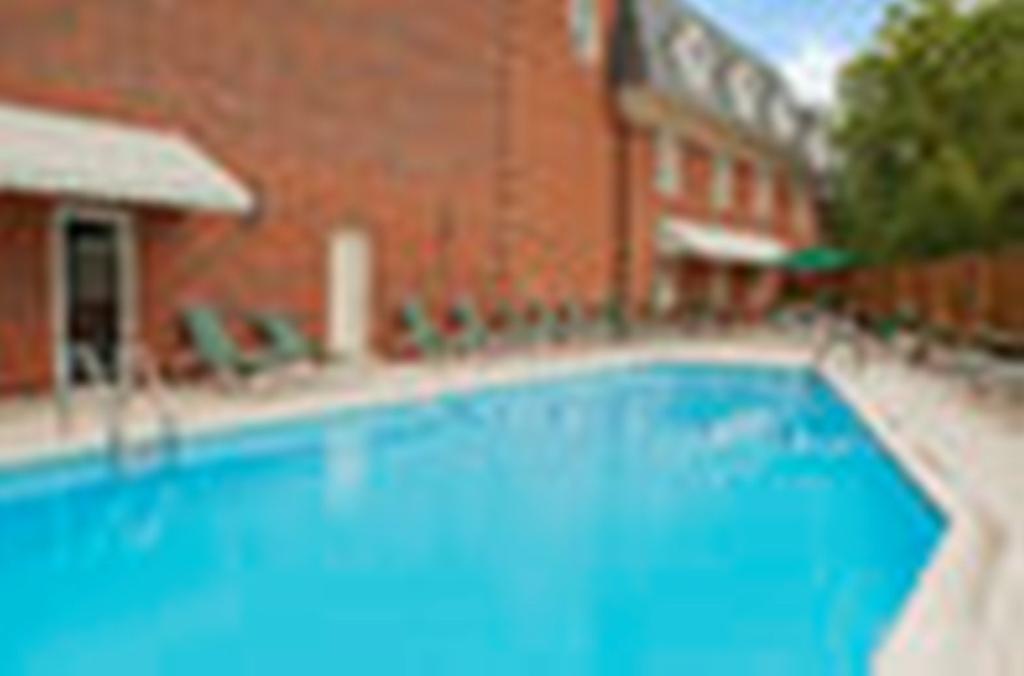 Отель Williamsburg Hospitality House Экстерьер фото
